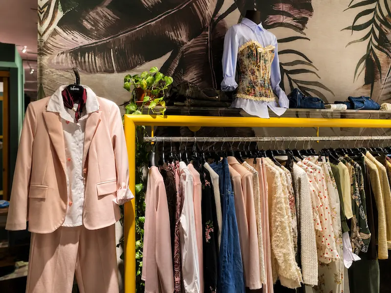 Assortimento capi donna bisenzio
