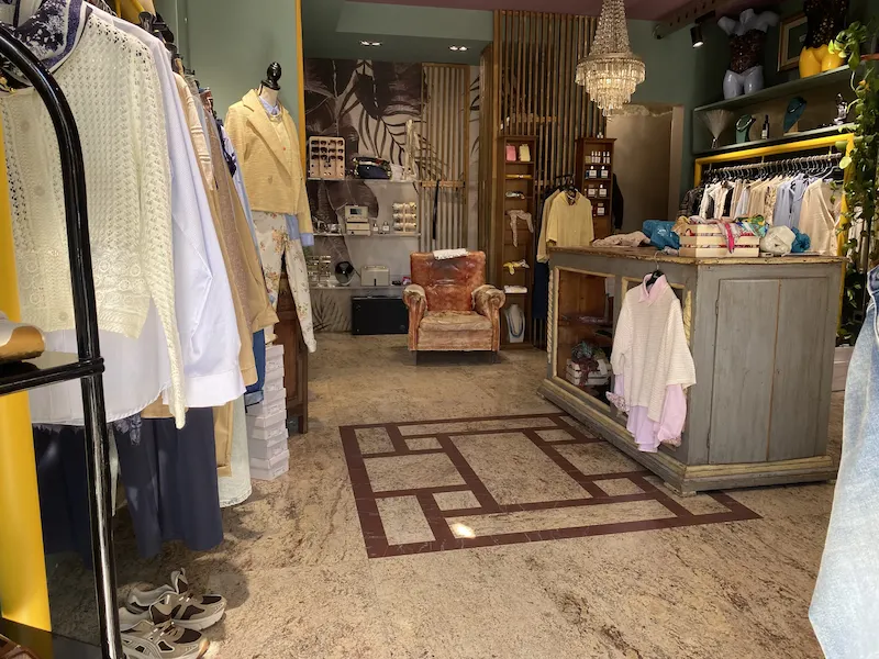 Ingresso negozio abbigliamento donna bisenzio